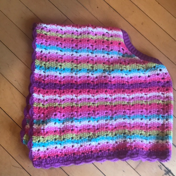 Rainbow poncho for a toddler size 4T - Picture 3 of 5